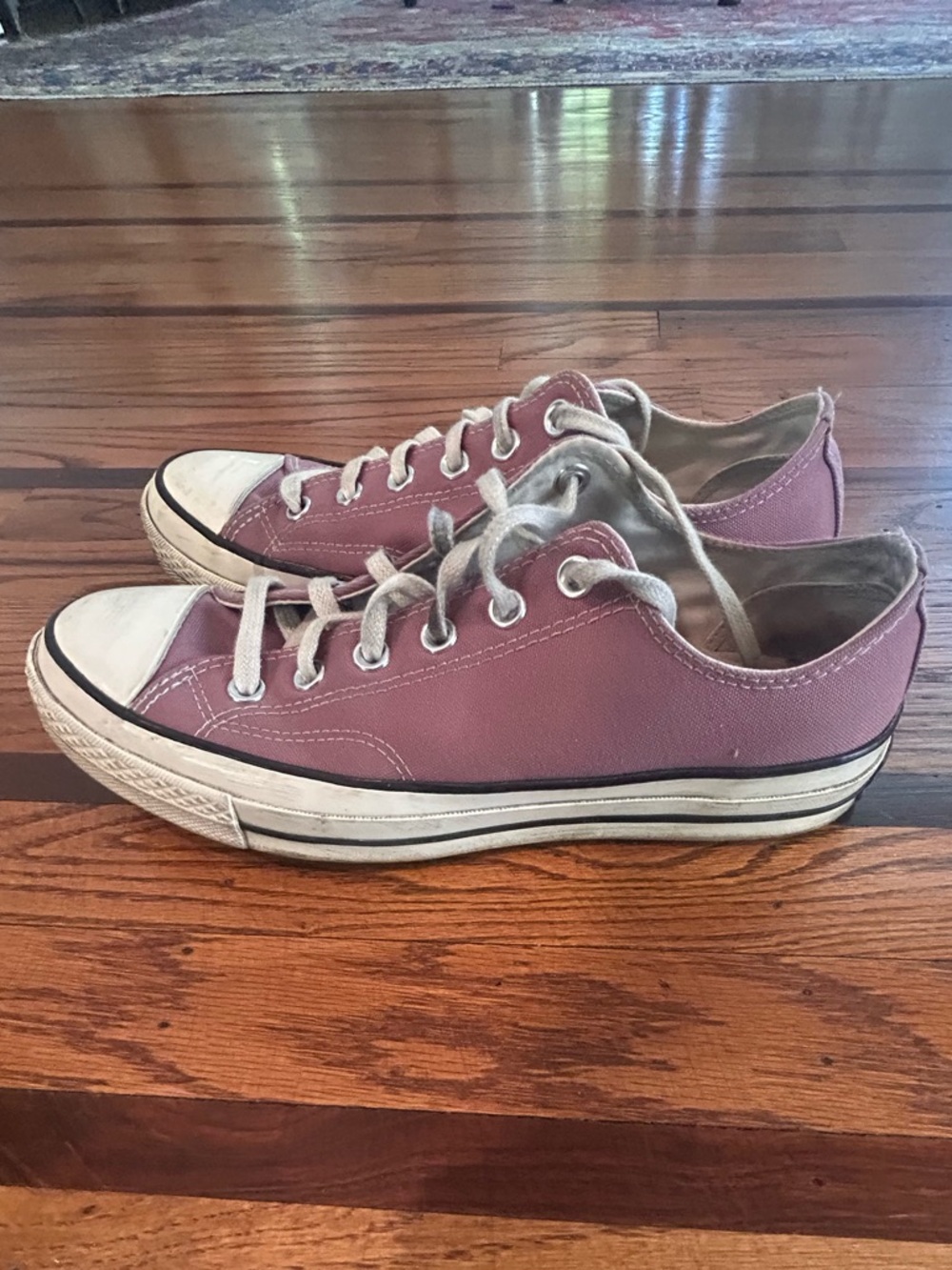 Converse Low-Top Canvas Sneakers in Mauve pink - size 10